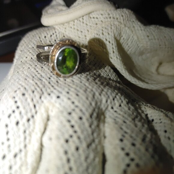 Sterling Silver Green Gemstone Ring Size 8.5 Intricate Band Design - Picture 4 of 12